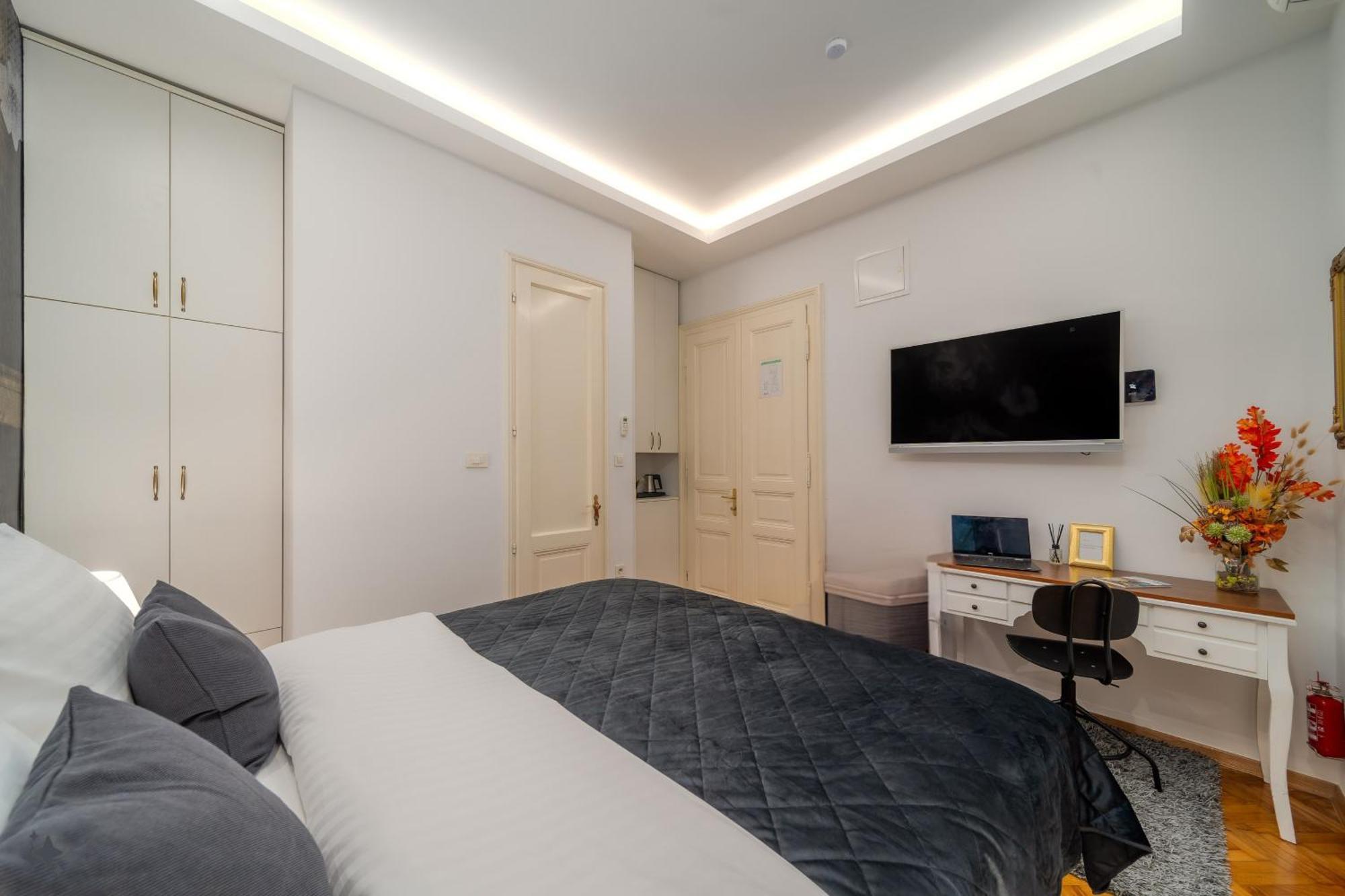 Aurelia Antik Apartments & Rooms, Zagreb City Center ภายนอก รูปภาพ