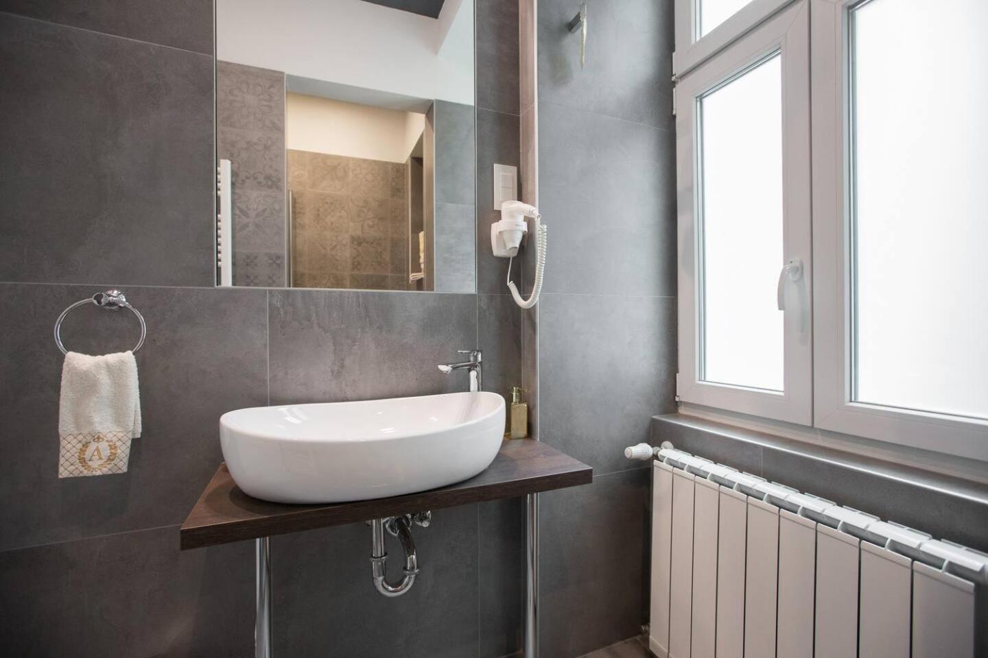 Aurelia Antik Apartments & Rooms, Zagreb City Center ภายนอก รูปภาพ