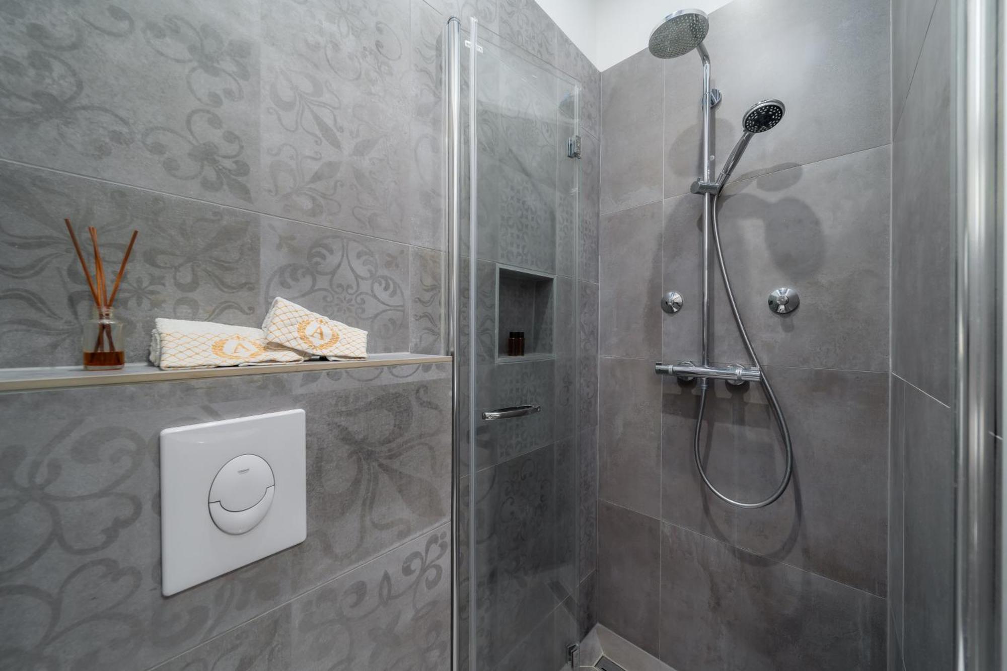 Aurelia Antik Apartments & Rooms, Zagreb City Center ภายนอก รูปภาพ