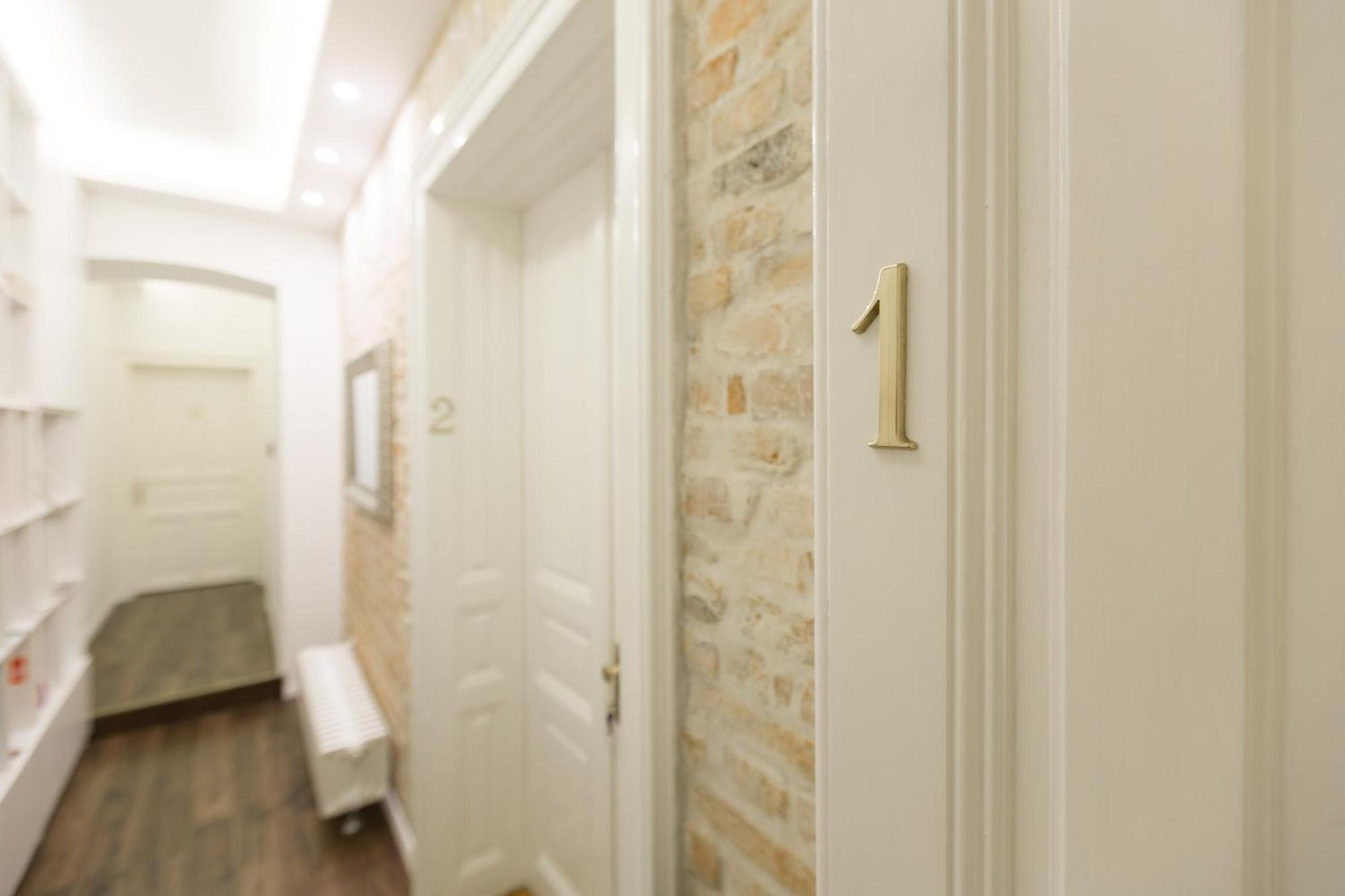 Aurelia Antik Apartments & Rooms, Zagreb City Center ภายนอก รูปภาพ
