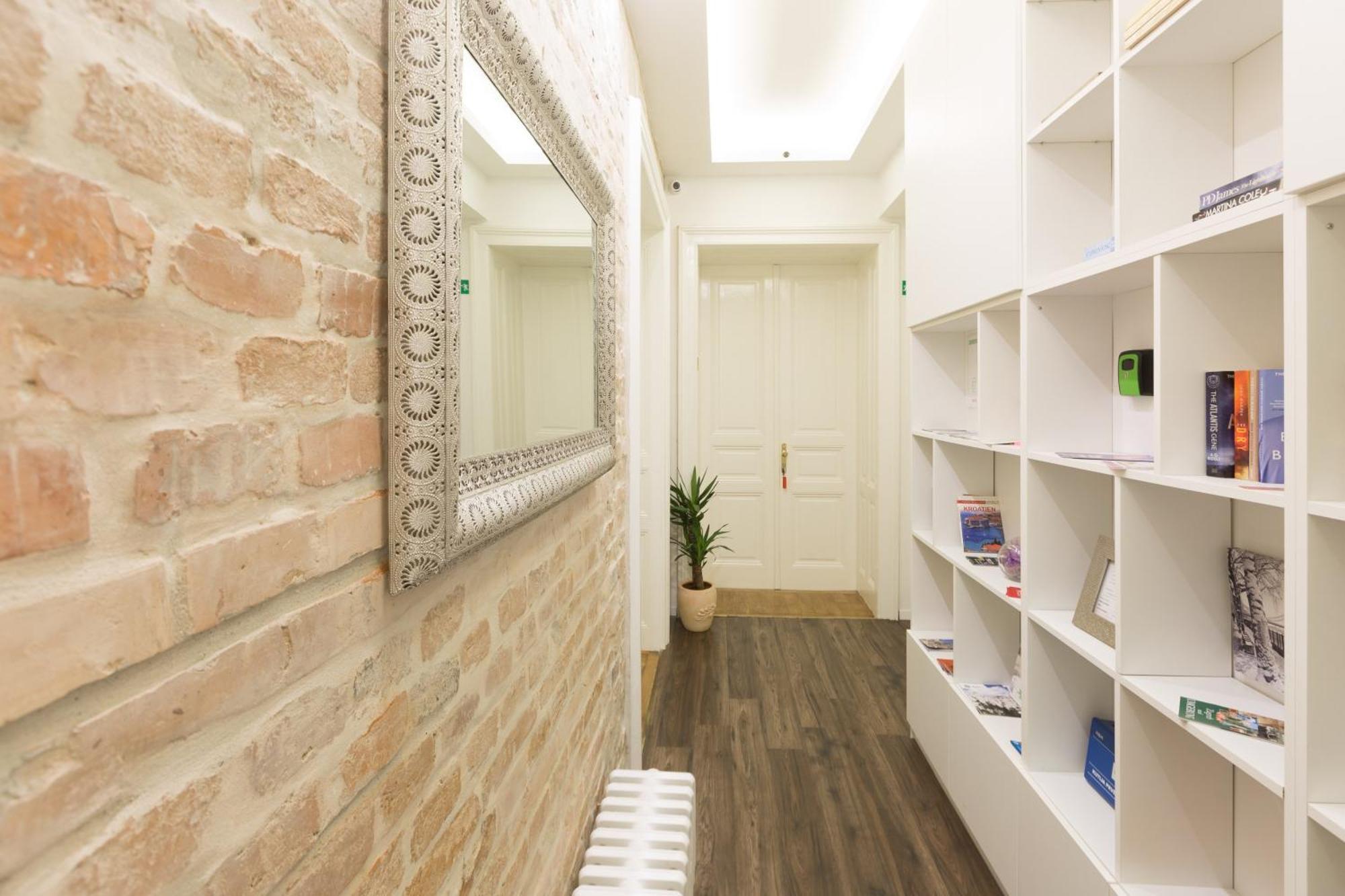 Aurelia Antik Apartments & Rooms, Zagreb City Center ภายนอก รูปภาพ